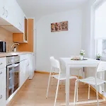 Gruppenquartier 170 Qm Apartman
