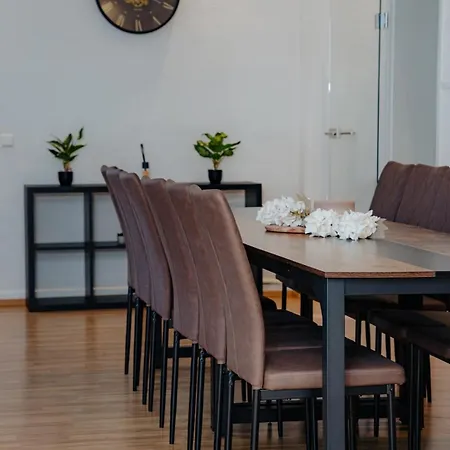Gruppenquartier 170 Qm Διαμέρισμα